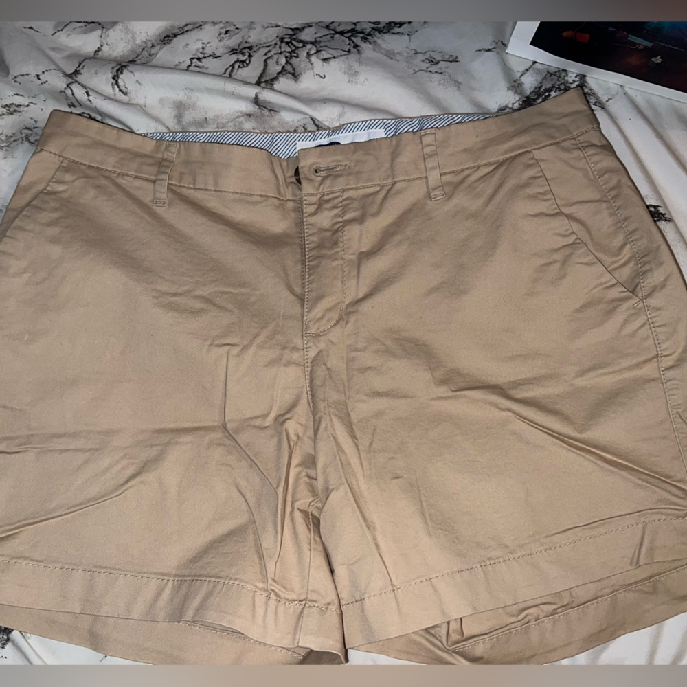 OLD NAVY 💙 KHAKI SHORTS